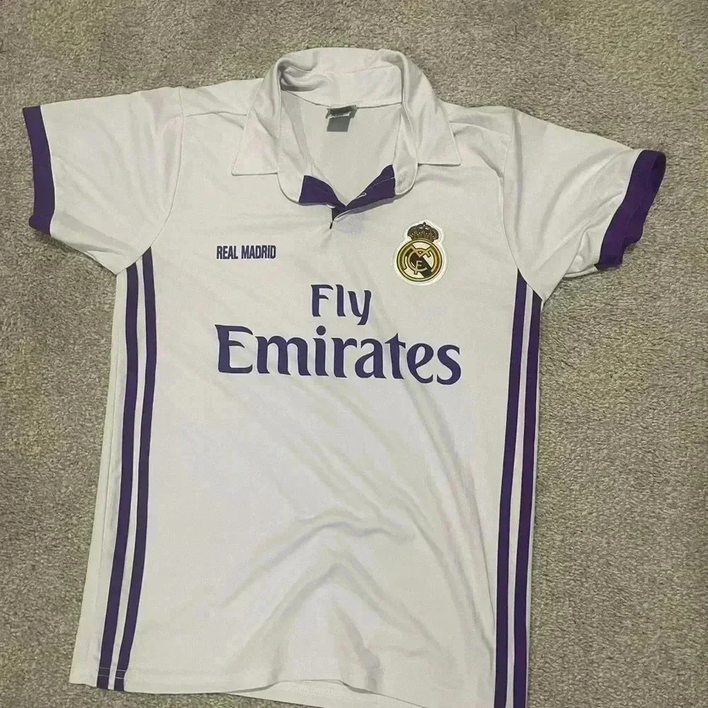 Men’s small Real Madrid Fly Emirates jersey.